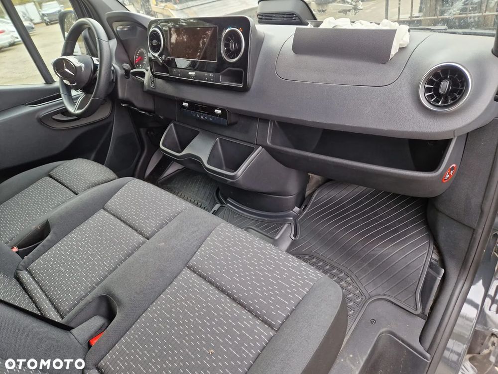 Mercedes-Benz 317 Sprinter - 12