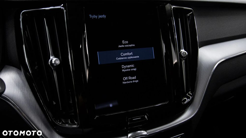 Volvo XC 60 B4 D AWD Momentum Pro - 25