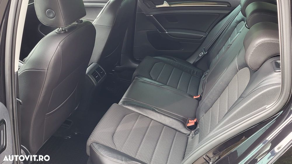 Volkswagen Golf - 8