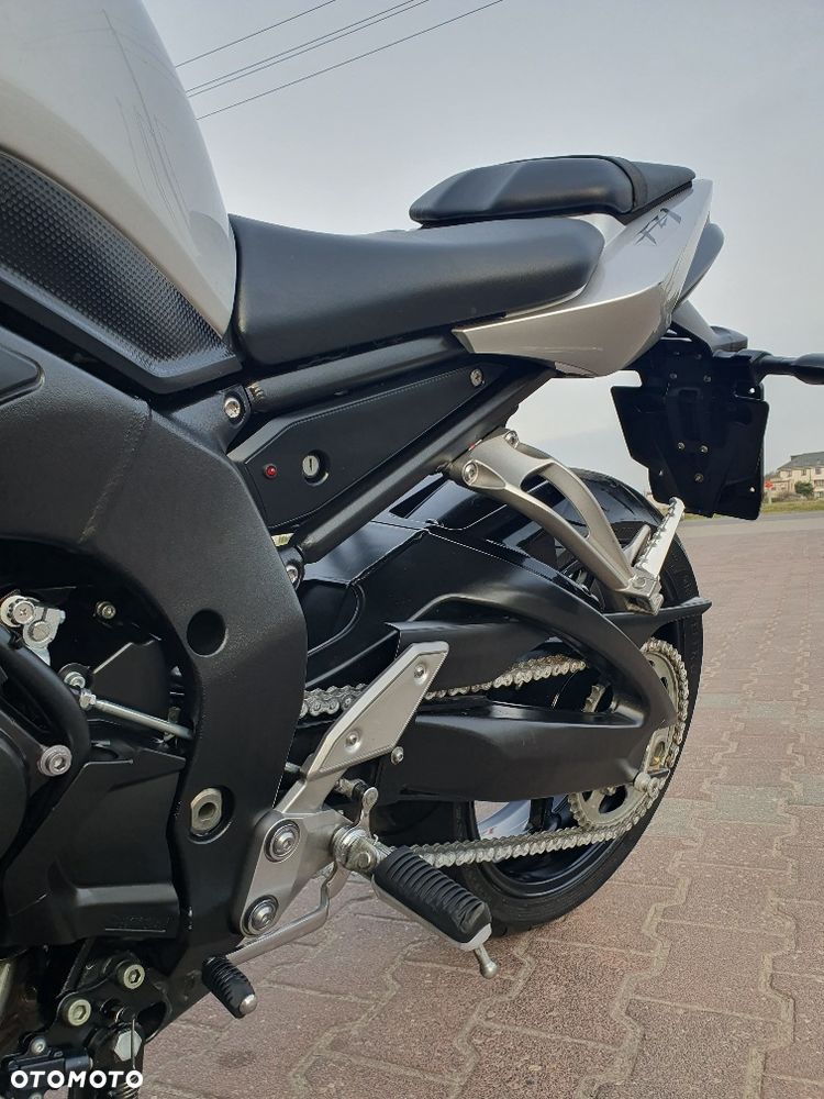 Yamaha FZ - 17