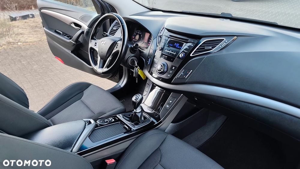 Hyundai i40 Kombi blue 1.6 Family+ - 29