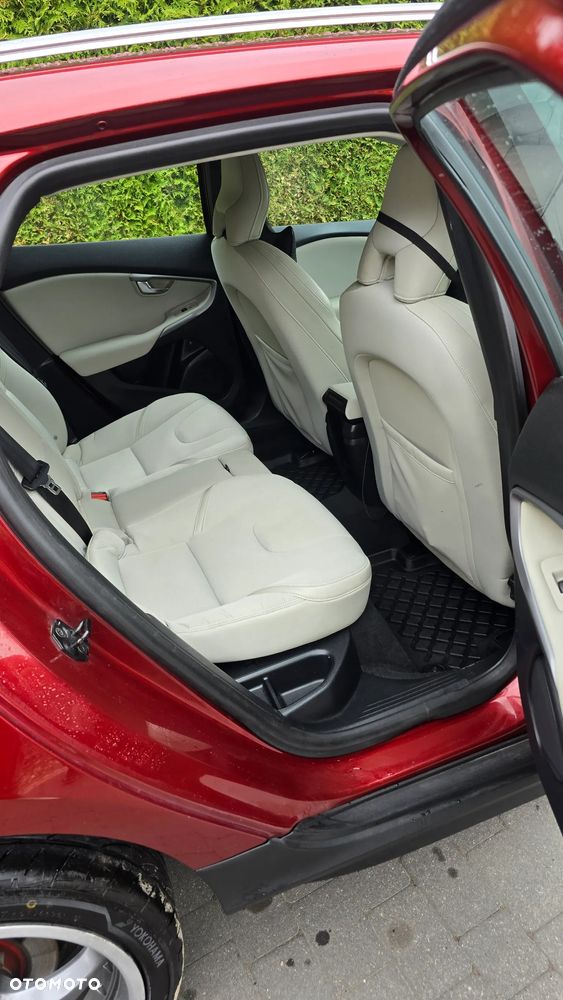 Volvo V40 D2 R-Design - 9