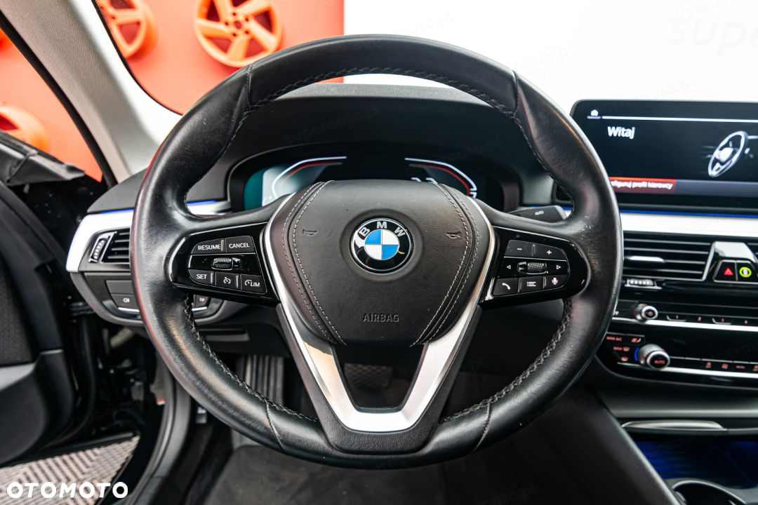 BMW Seria 5 518d - 14