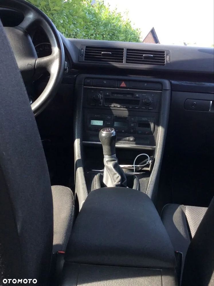 Audi A4 Limousine - 4