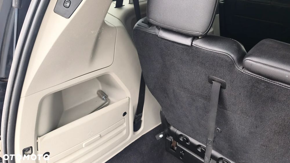 Chrysler Town & Country 3.6 Limited - 30