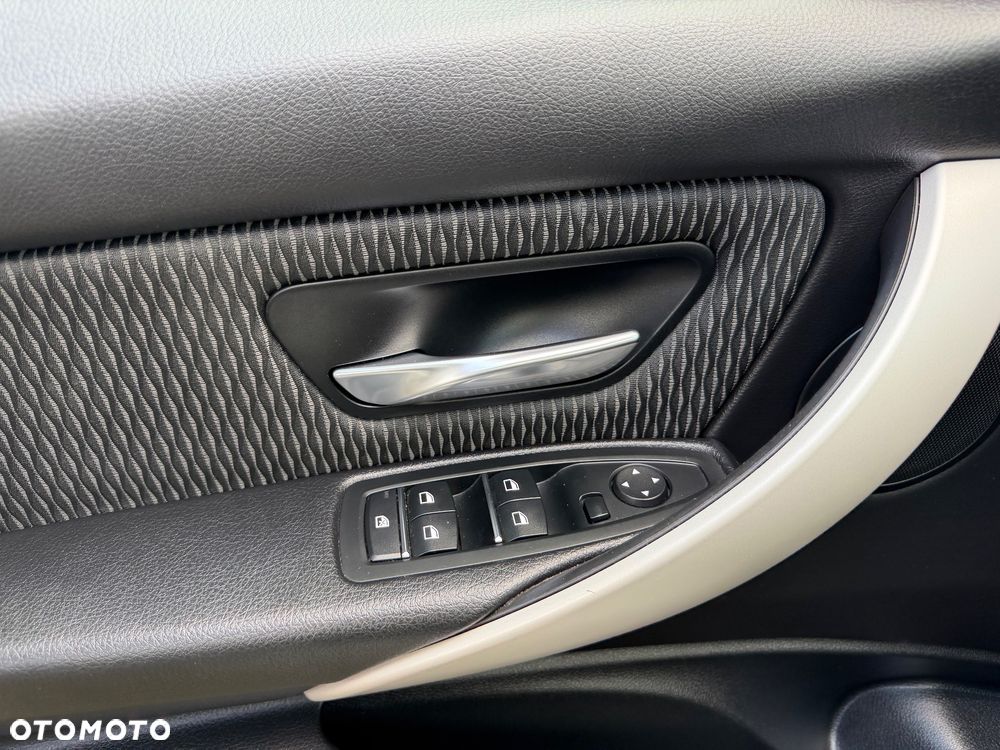 BMW Seria 3 318i Advantage - 17