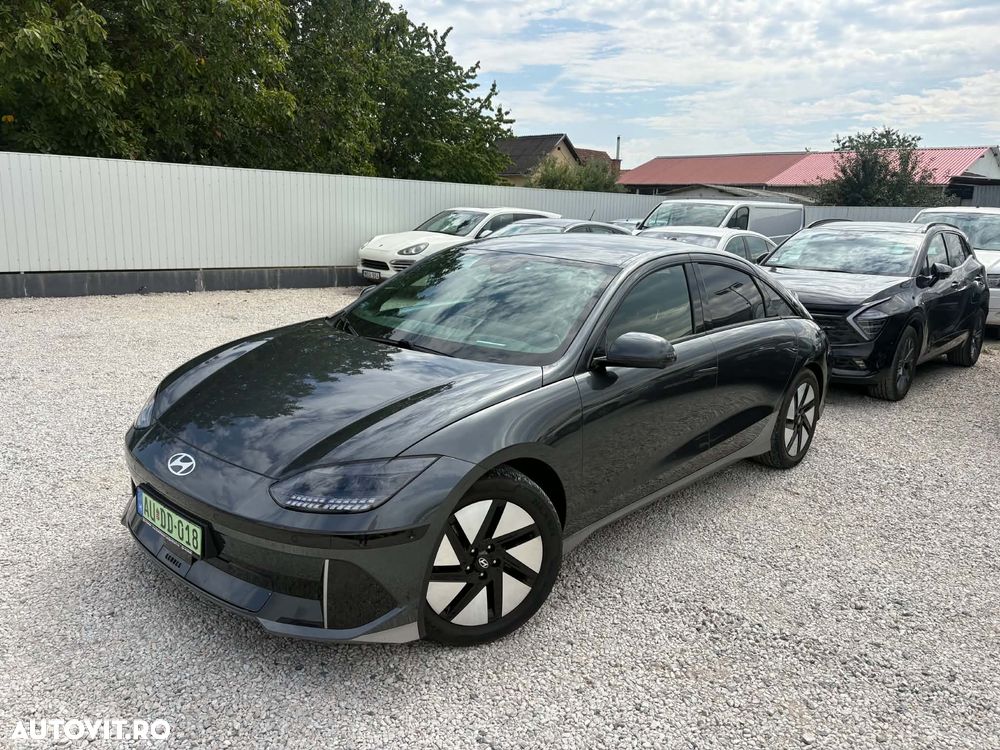 Hyundai IONIQ - 3