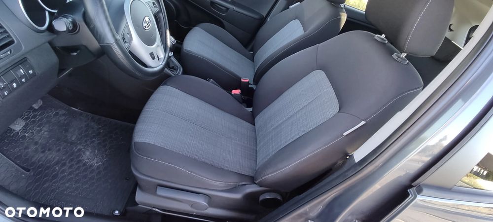 Kia Venga 1.6 CVVT Fifa World Cup Edition - 25