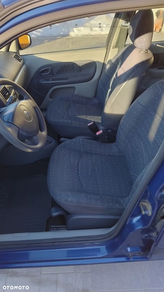 Renault Clio 1.2 16V Confort Authentique - 11