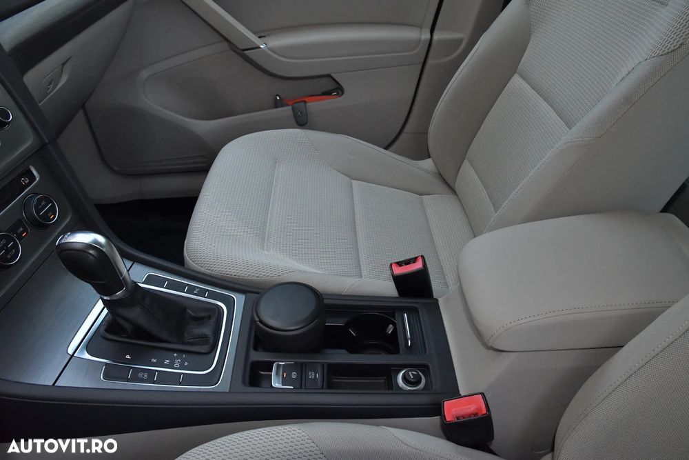 Volkswagen Golf 1.6 TDI BlueMotion Technology DSG Comfortline - 24