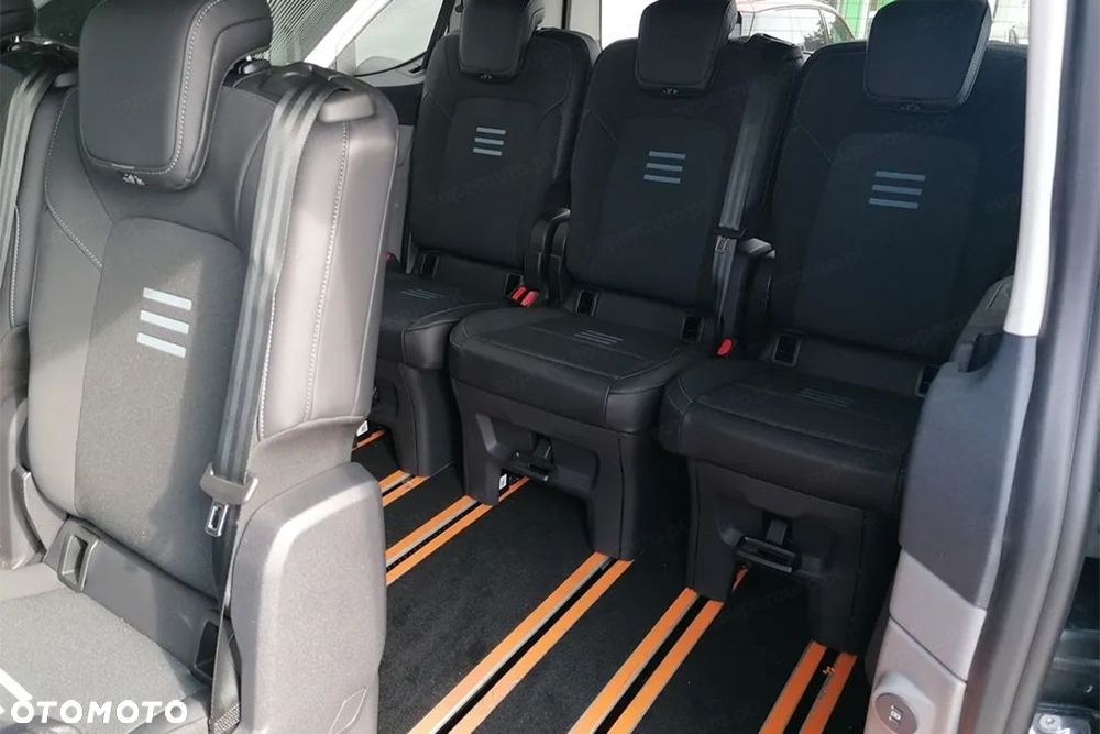Ford Tourneo Custom - 16