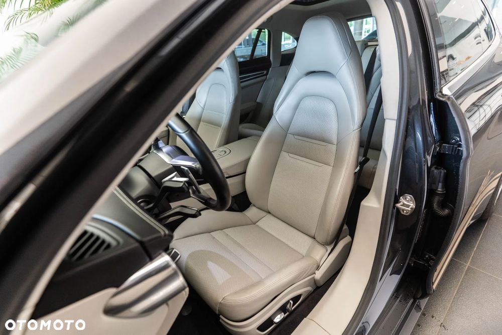 Porsche Panamera 4S - 10