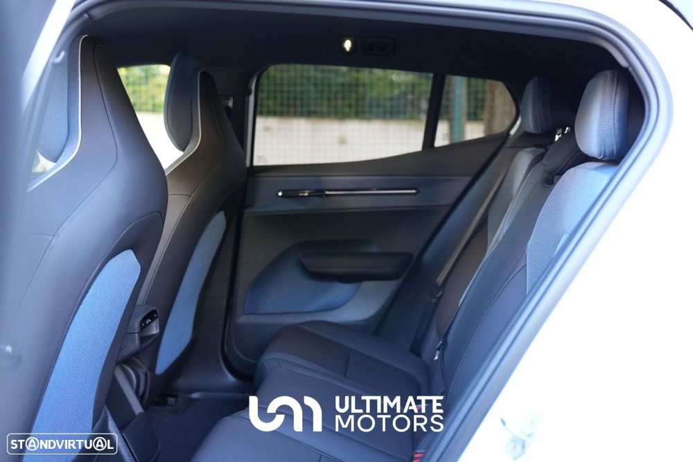 Volvo EX30 69 kWh Single Motor Extended Range Plus - 17