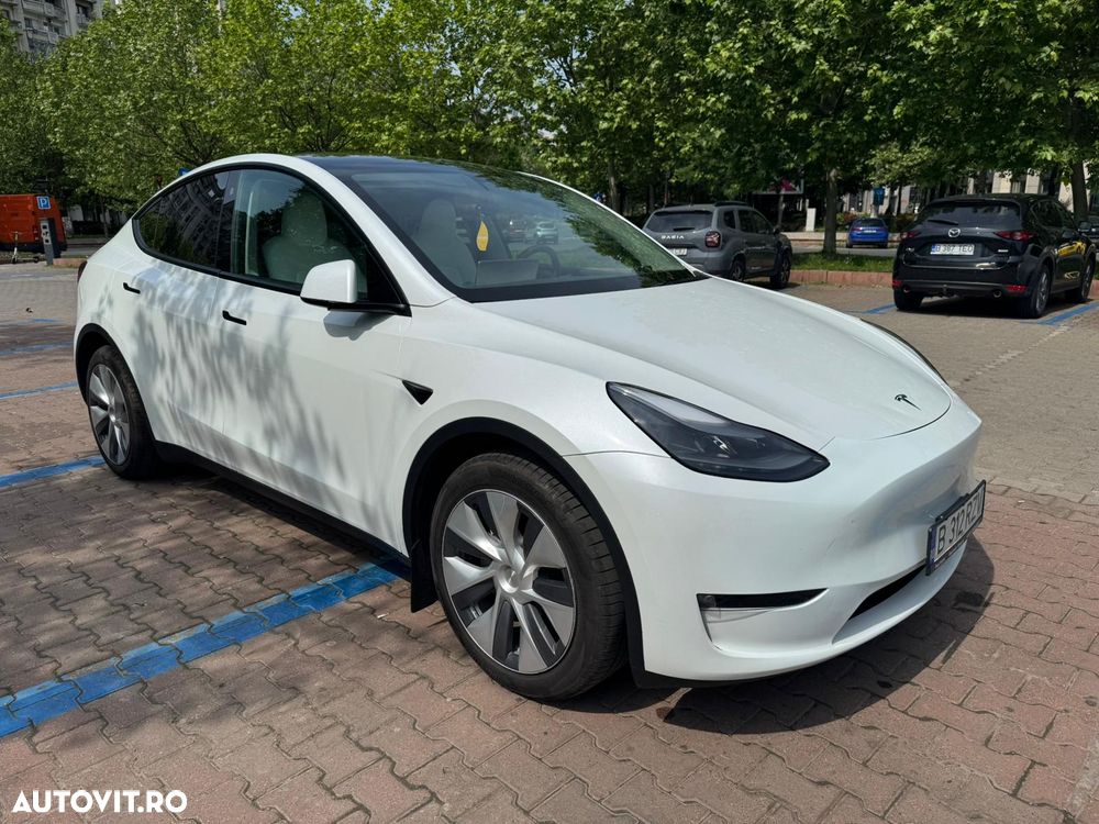 Tesla Model Y - 1