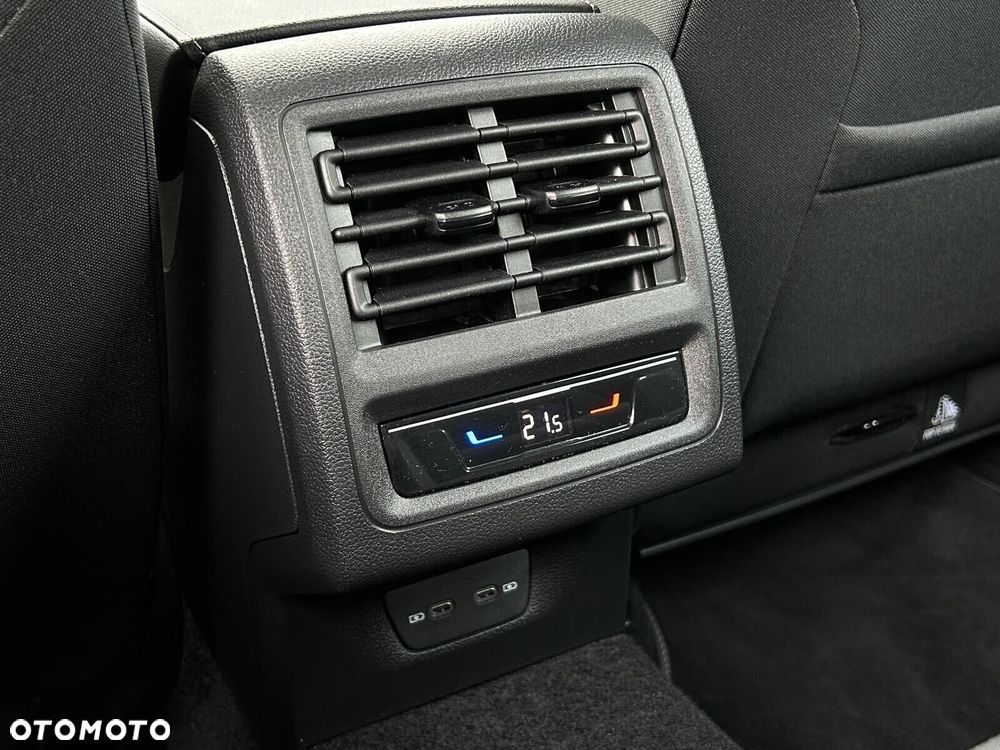 Volkswagen Golf - 26