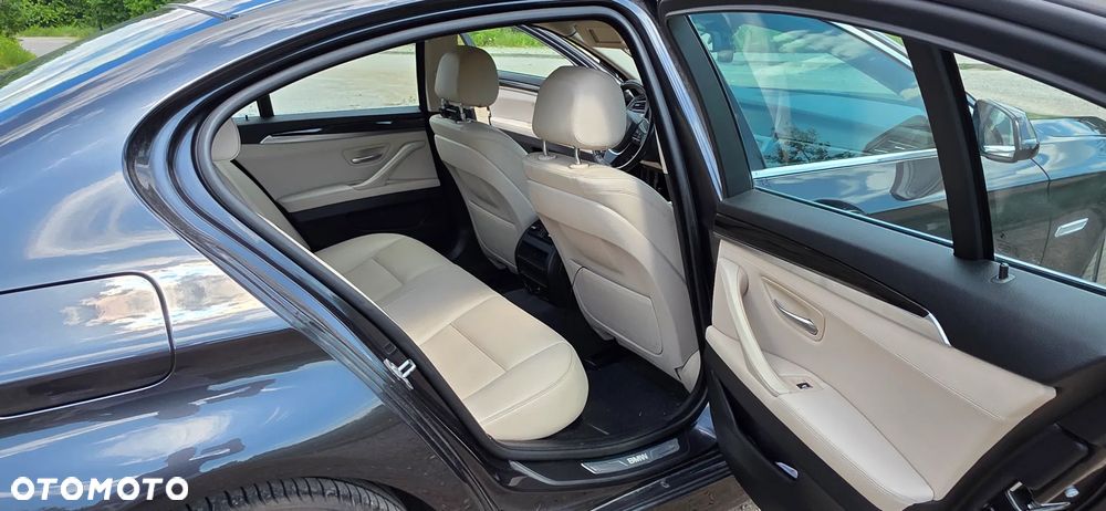 BMW Seria 5 528i xDrive - 9