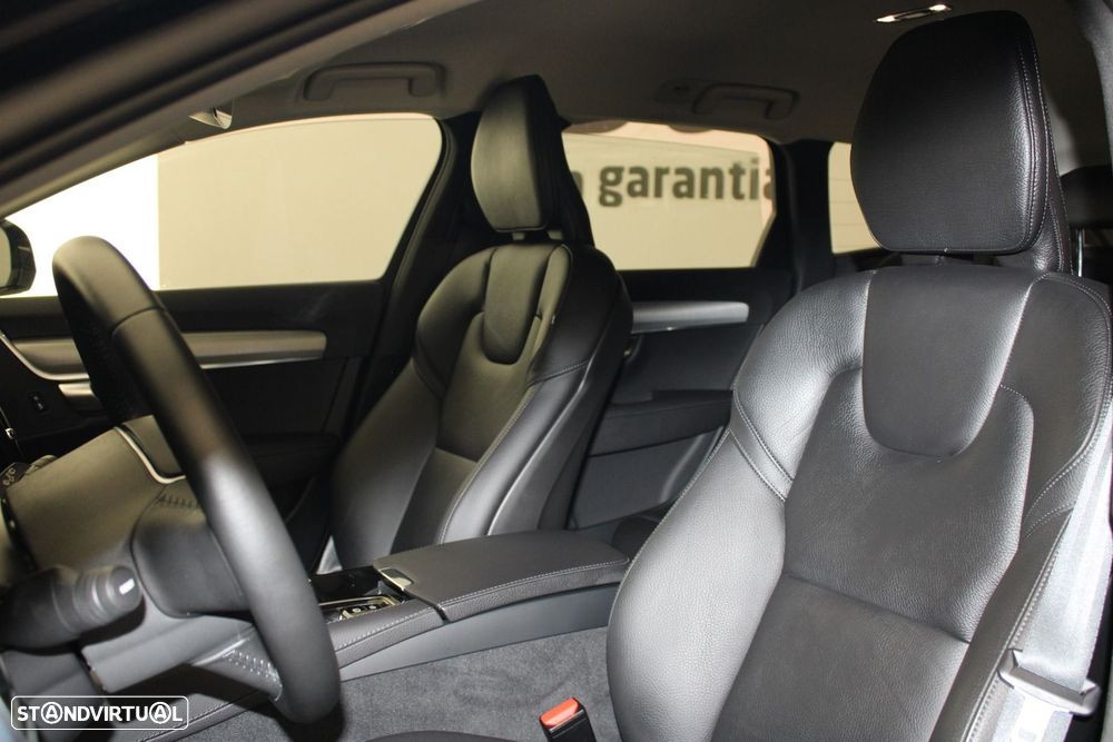 Volvo V90 2.0 T8 Momentum Plus AWD Geartronic - 22