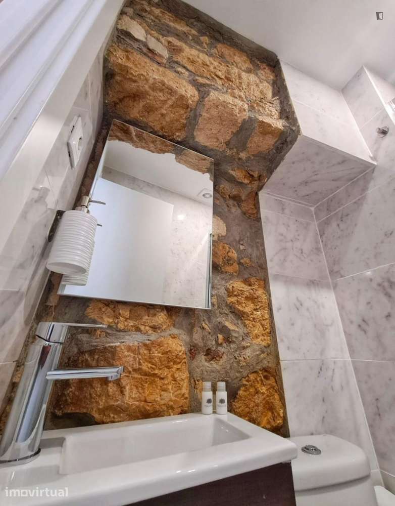 Quarto - localizado em Baixa Coimbra - Grande imagem: 2/11