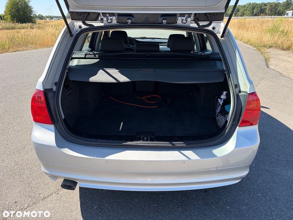 BMW Seria 3 318d DPF Edition Lifestyle - 14
