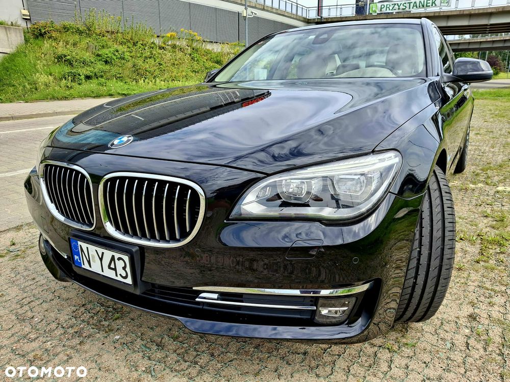 BMW Seria 7 740i Edition Exclusive - 8