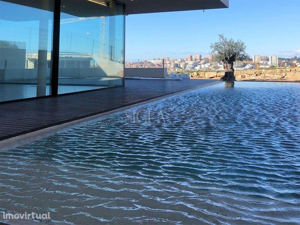 Moradia com Piscina e Vistas de Rio - Grande imagem: 2/39