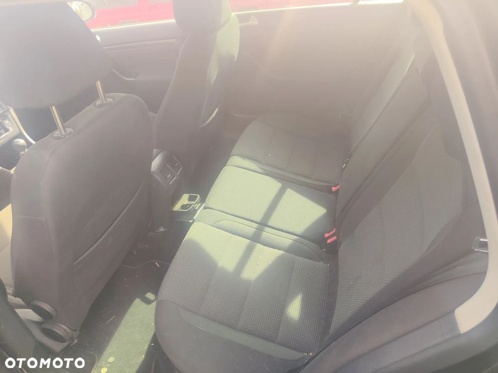 Volkswagen Golf - 8
