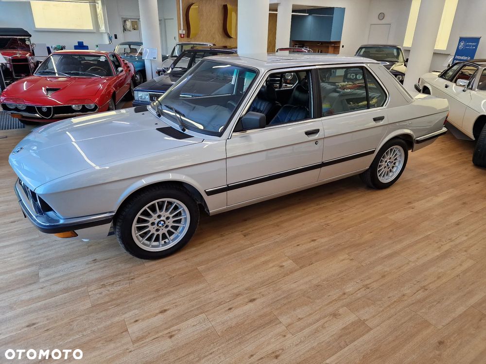 BMW Seria 5 520i - 7