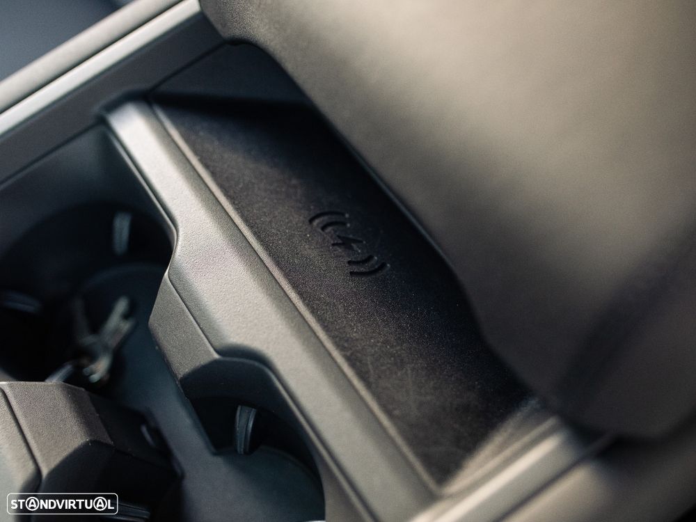 Land Rover Defender 2.0 P300e 110 AWD X-Dynamic SE - 37