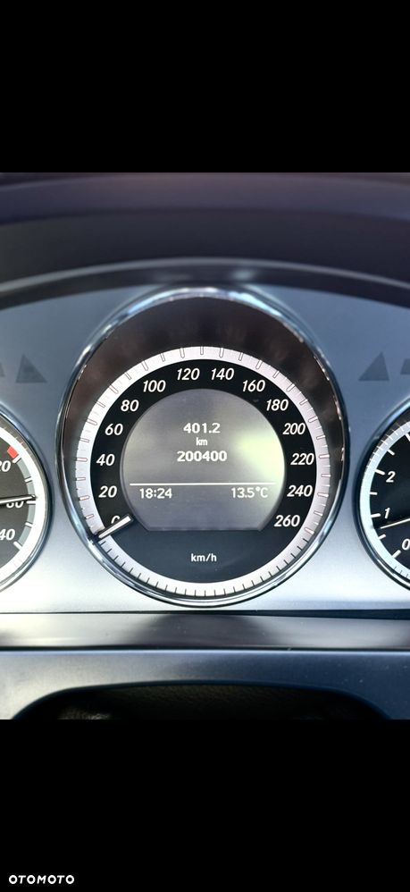 Mercedes-Benz Klasa C 200 CGI BlueEff Avantgarde - 13