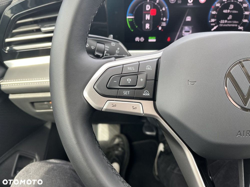 Volkswagen Passat - 33