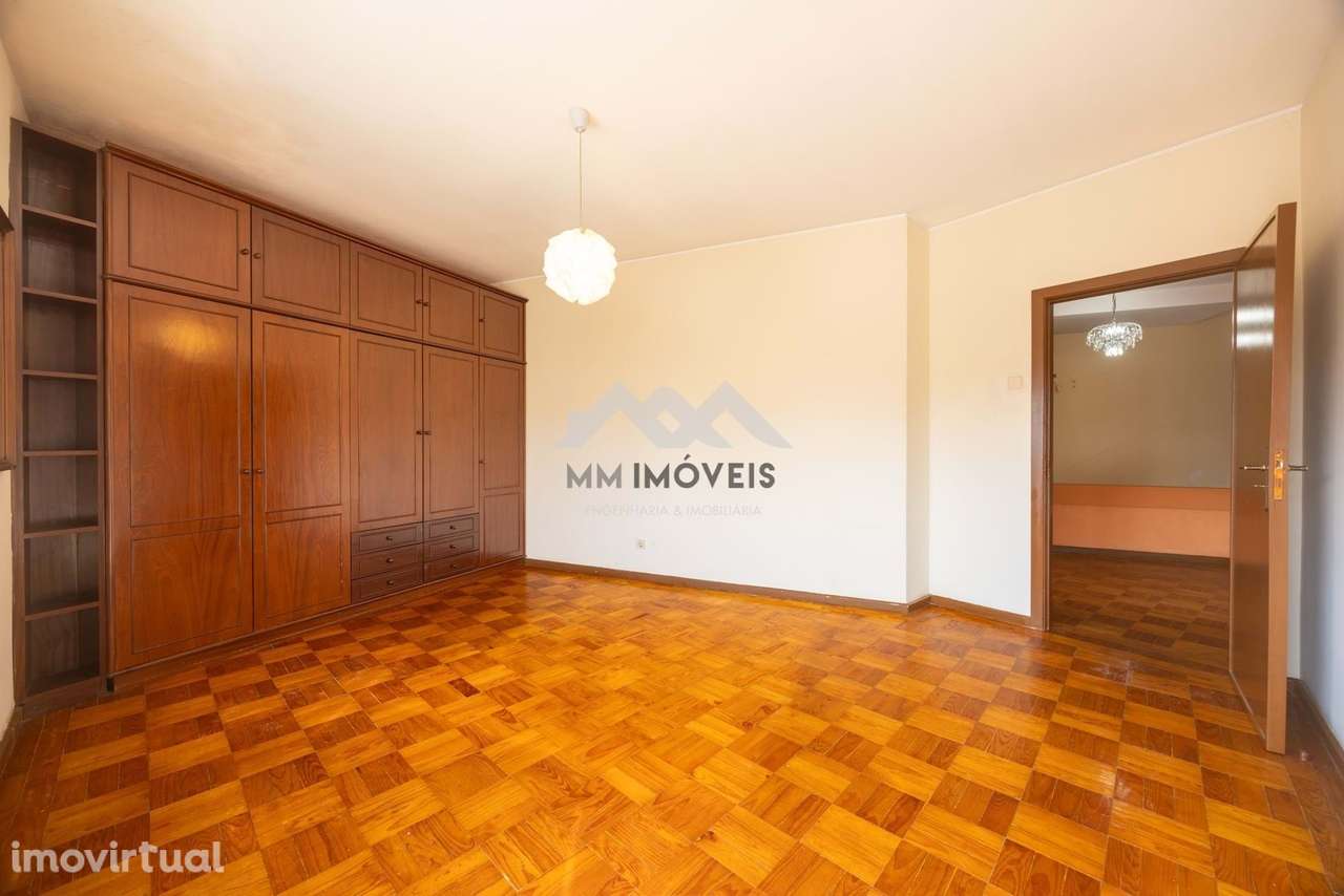 Habitação T3+1 | Comercio | Baguim do Monte | 3 Frentes | Investimento - Grande imagem: 5/42