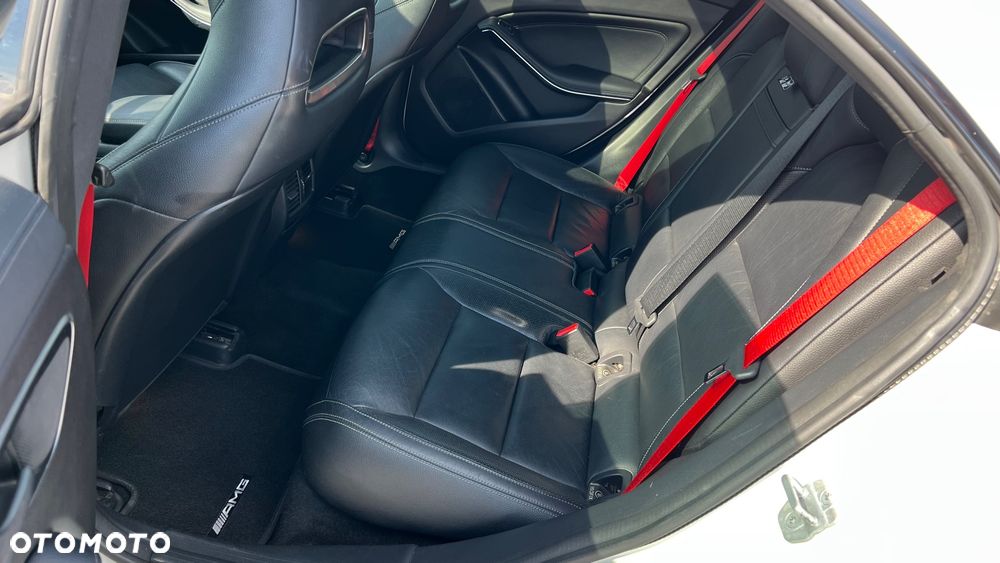 Mercedes-Benz CLA AMG 45 4Matic AMG Speedshift DCT 7G - 12
