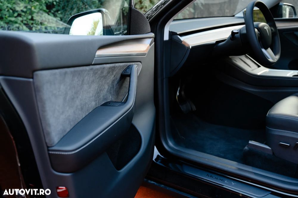 Tesla Model Y - 18