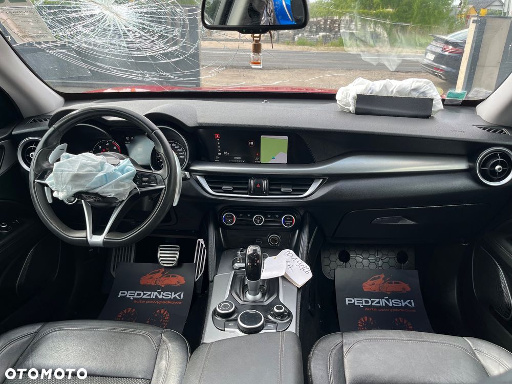 Alfa Romeo Stelvio - 8