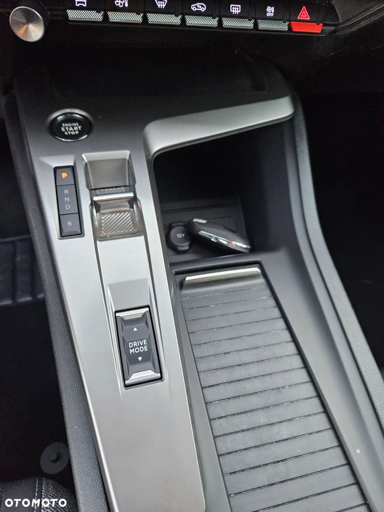 Peugeot 308 Hybrid 180 e-EAT8 Active Pack - 13