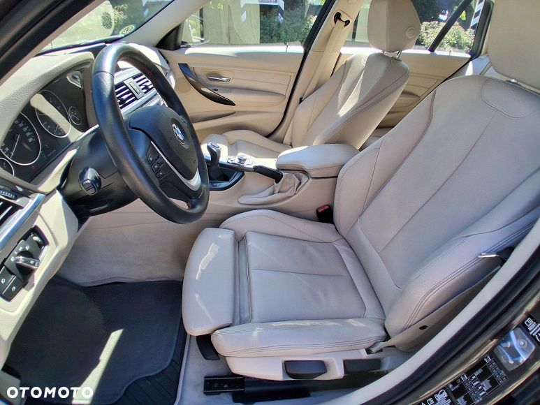 BMW Seria 3 320d xDrive DPF Edition Sport - 11