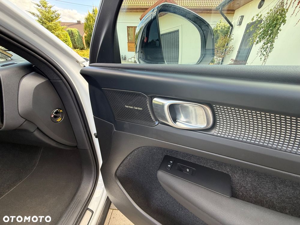 Volvo XC 40 B3 Plus Dark - 29