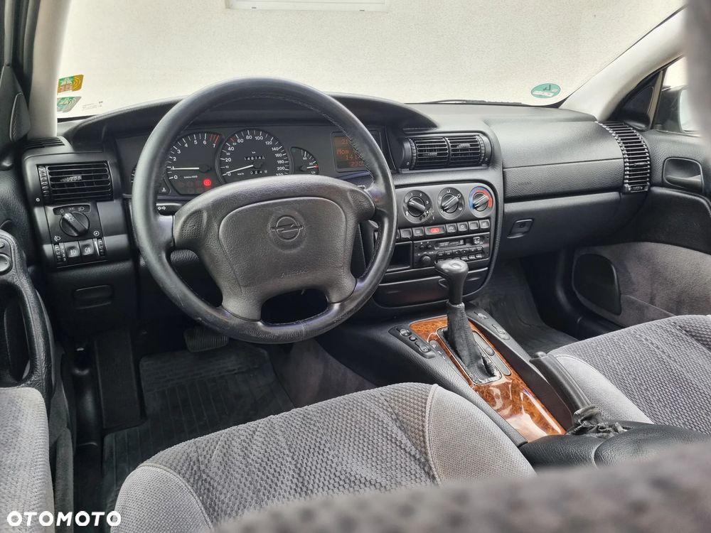 Opel Omega 2.0 Elegance - 5