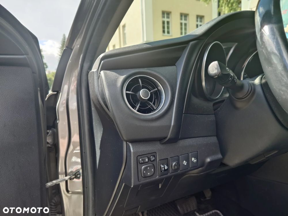 Toyota Auris - 14