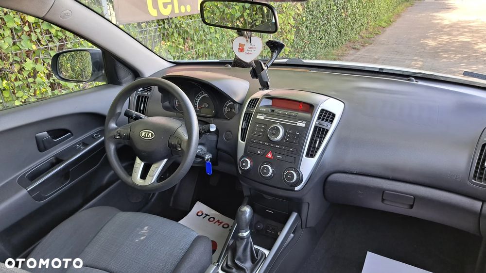 Kia Ceed - 12