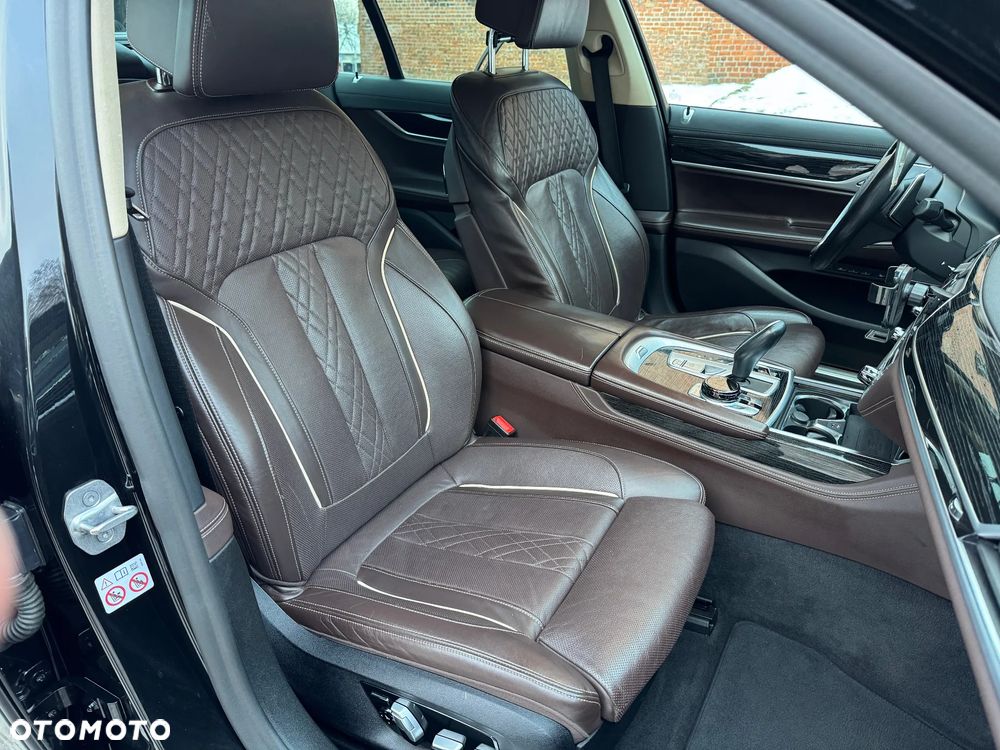 BMW Seria 7 740d xDrive - 23