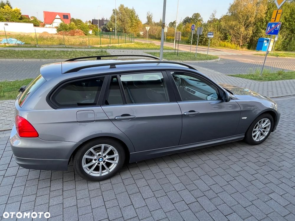 BMW Seria 3 318i Touring - 6