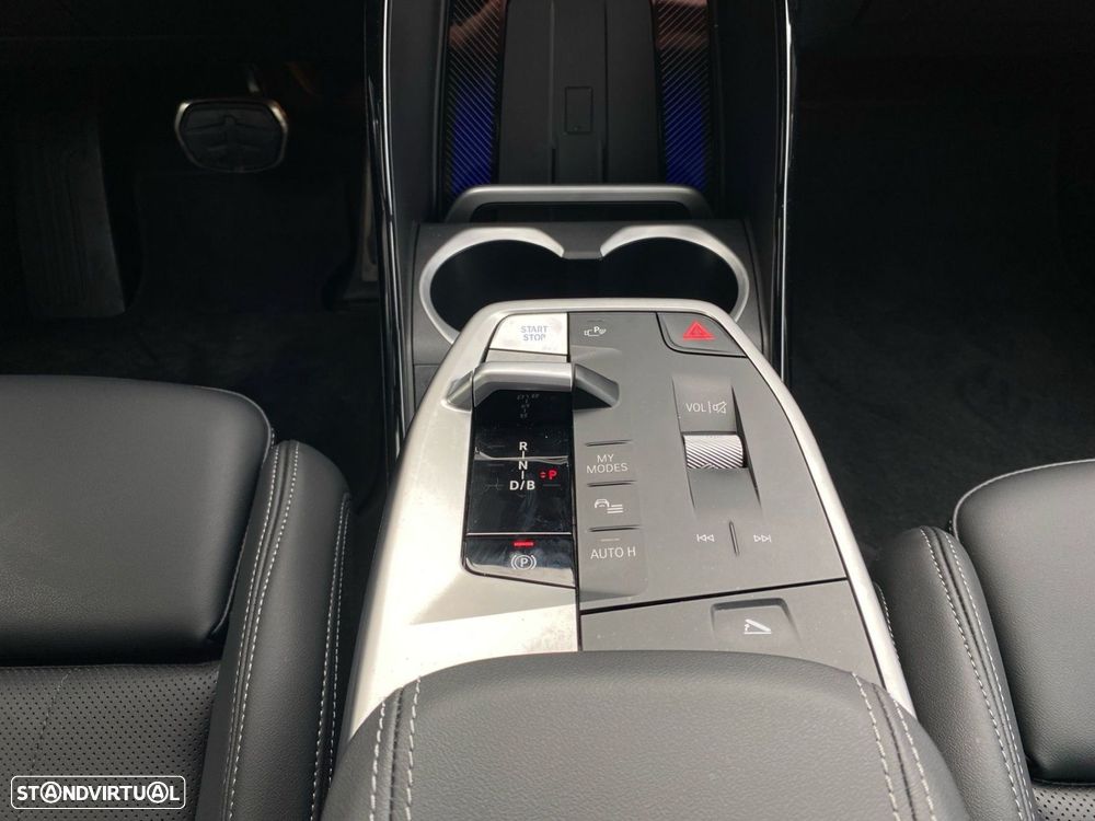 BMW iX2 eDrive20 Pack Desportivo M Pro - 12