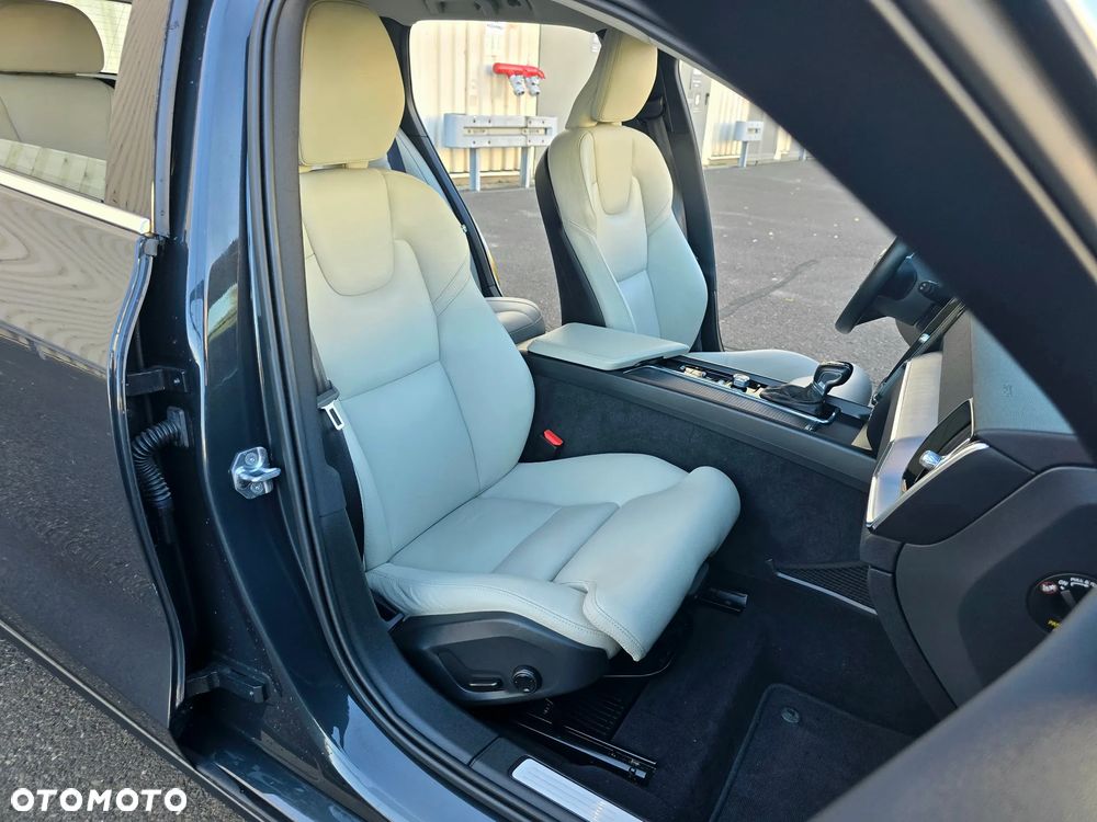 Volvo V60 T4 Momentum Pro - 23