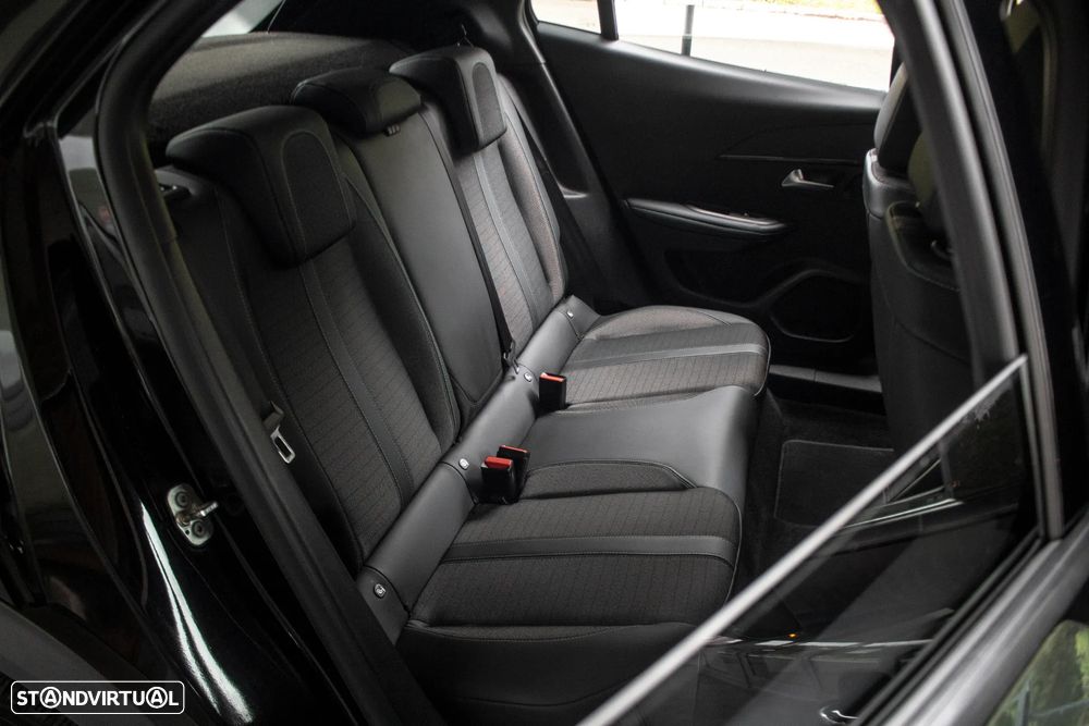 Peugeot 2008 1.2 PureTech Allure EAT8 - 28