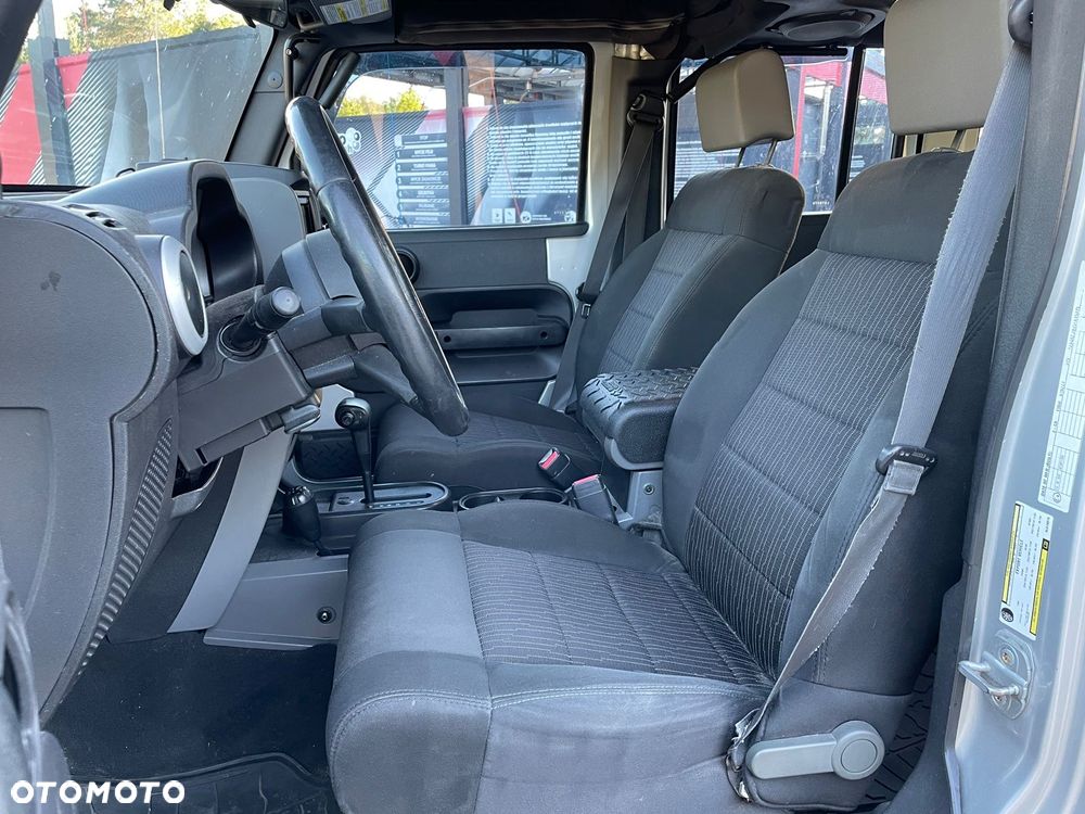 Jeep Wrangler Unlimited 2.8 CRD DPF Automatik Sport - 10