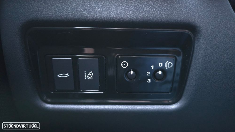 Jaguar XE 2.0 D R-Sport - 11