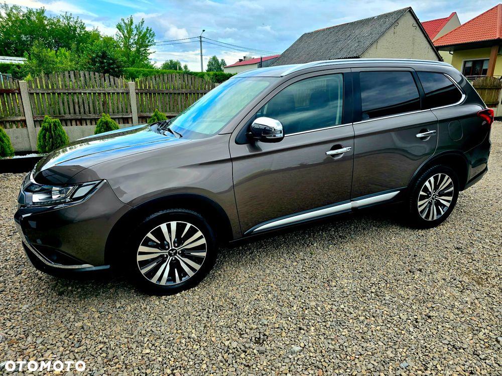 Mitsubishi Outlander 2.0 Instyle + 4WD CVT - 29