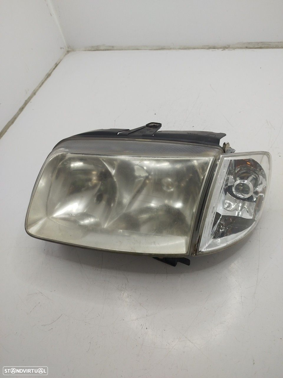 Farol/ Otica Dianteiro Esq Volkswagen Polo (6N1) - 2
