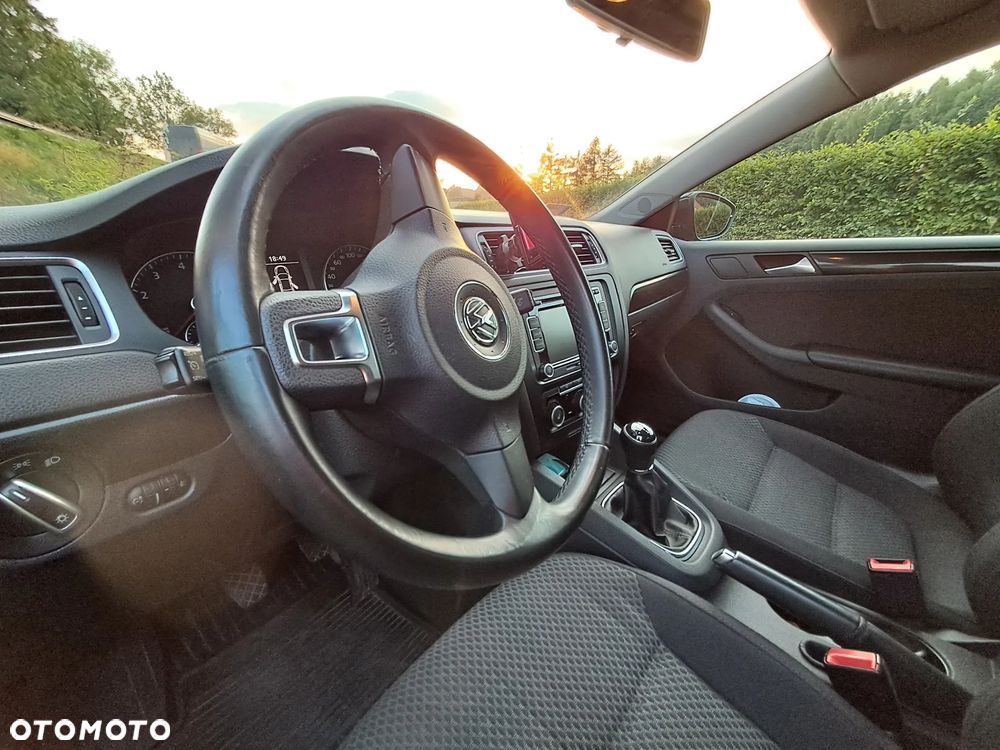 Volkswagen Jetta 1.2 TSI Comfortline - 4